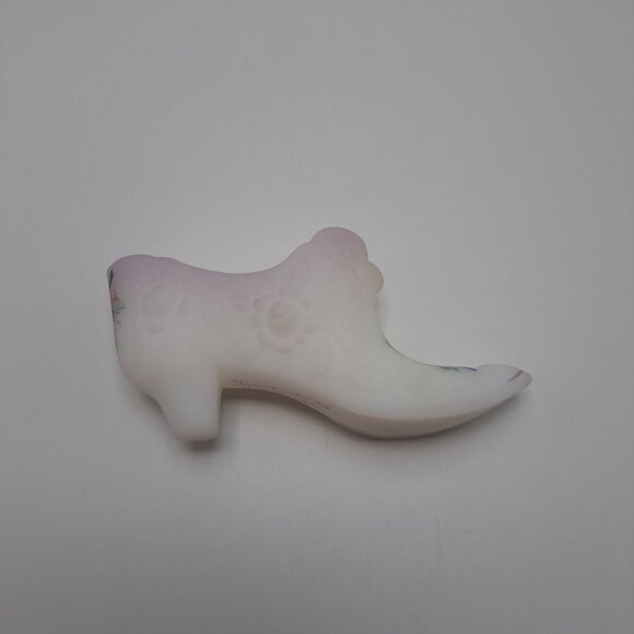 Fenton Art Glass Hand-Painted Victorian Style Shoe Figurine By Gilberto Tapia - Picture 2 of 9